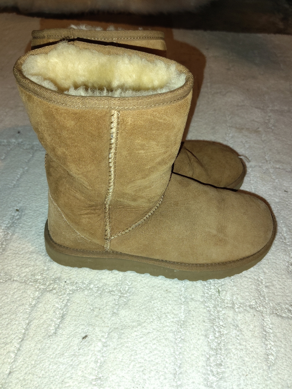 UGG Women's Classic Short Boot in Chestnut Suede